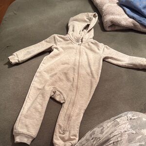 Nordstrom cream double zipper 18 month onesie with hoodie
